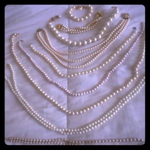 Culture pearl necklaces and bracelets